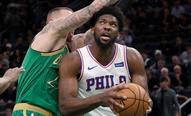  恩比德统治攻防两端76人主场轻取尼克斯  